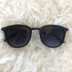 Kenneth Cole Reaction | Black & Gold Sunglasses